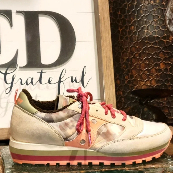 Saucony Jazz Triple Retro Mountain Pink/Green/ Camo Wmns  12 - Picture 1 of 10